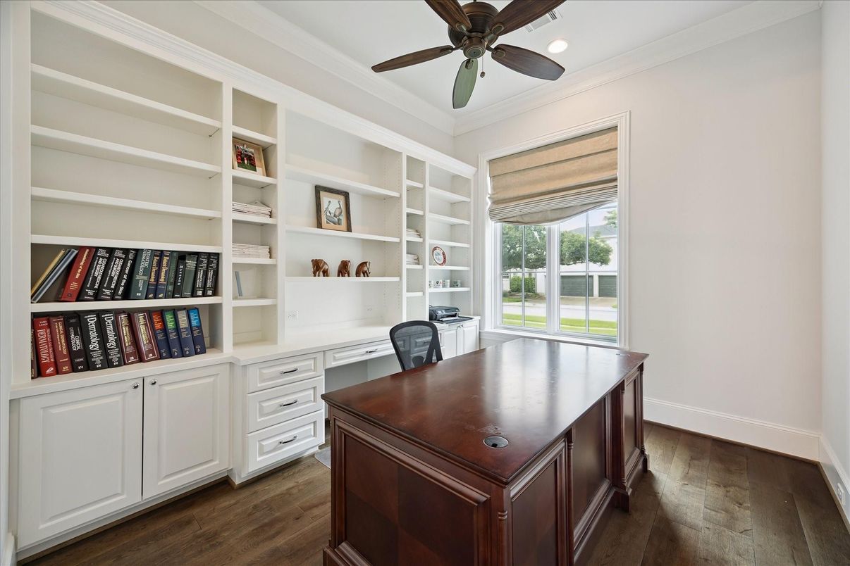 Home Office, Interior, Recessed Lighting, Wood Texture Flooring