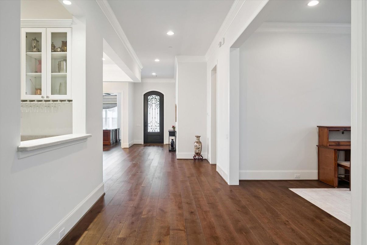 Interior, Recessed Lighting, Wood Texture Flooring