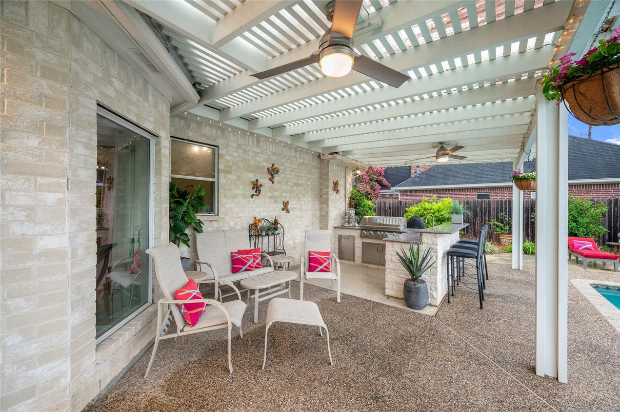 Exterior, Outdoor Kitchen