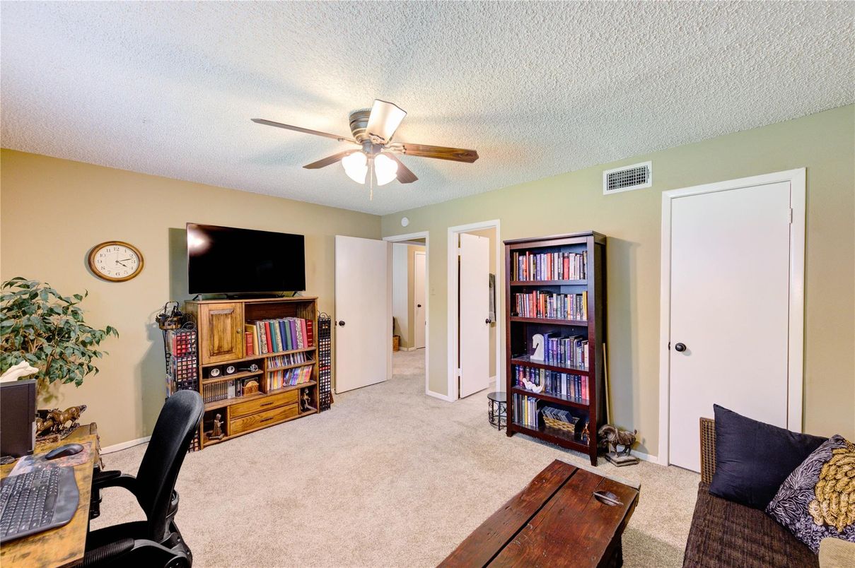 Home Office, Interior