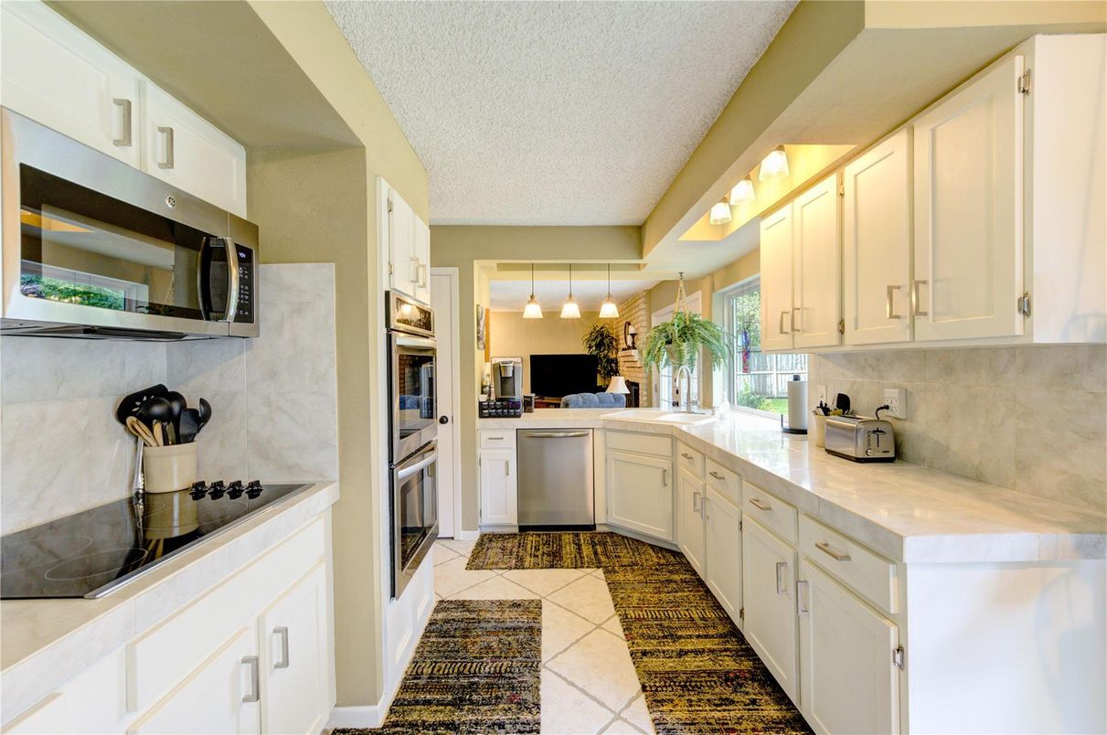 Interior, Kitchen, Pendant Lights, Stainless Steel Appliances
