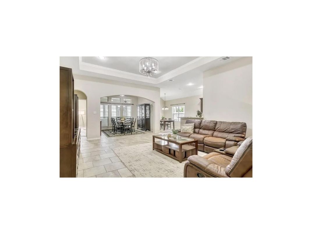 Chandelier, Dining room, Interior, Living room, Pendant Lights, Recessed Lighting