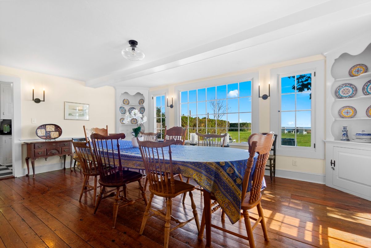 Dining room, Interior, Water