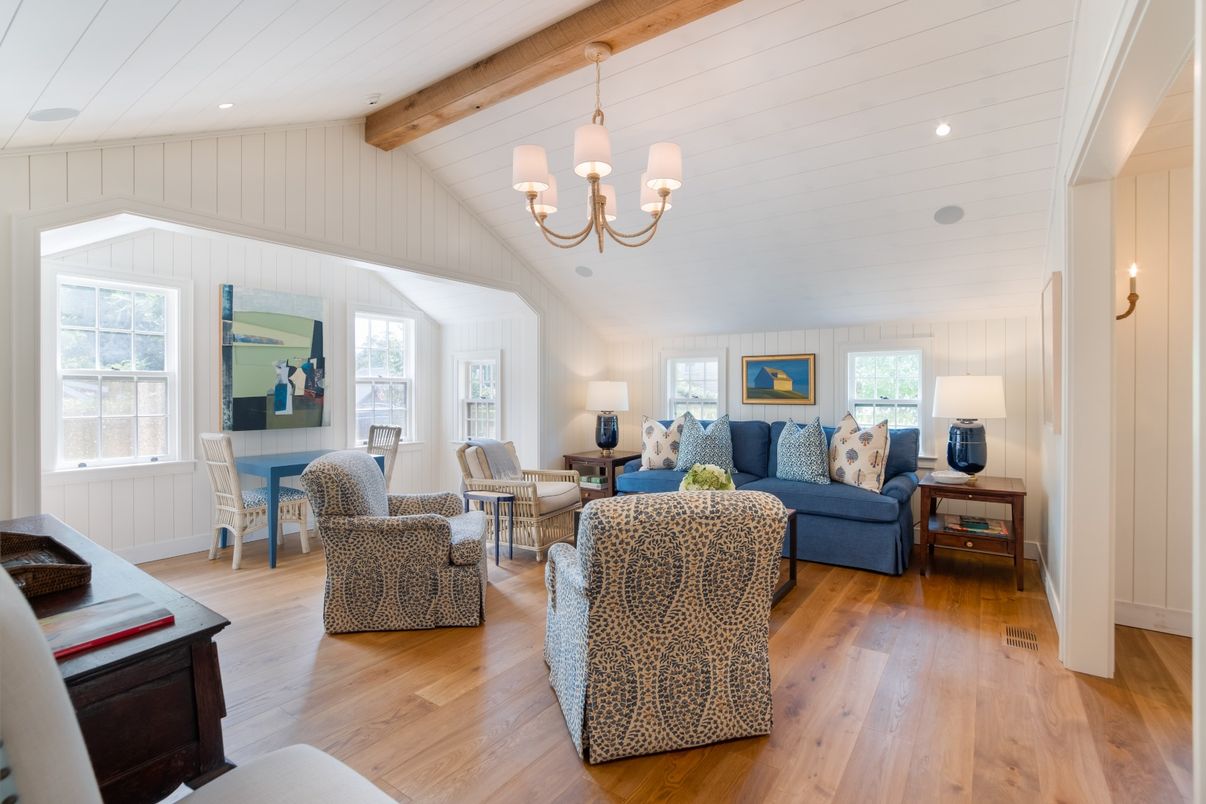 Chandelier, Interior, Living room, Recessed Lighting, Wooden Beams, Wood Texture Flooring