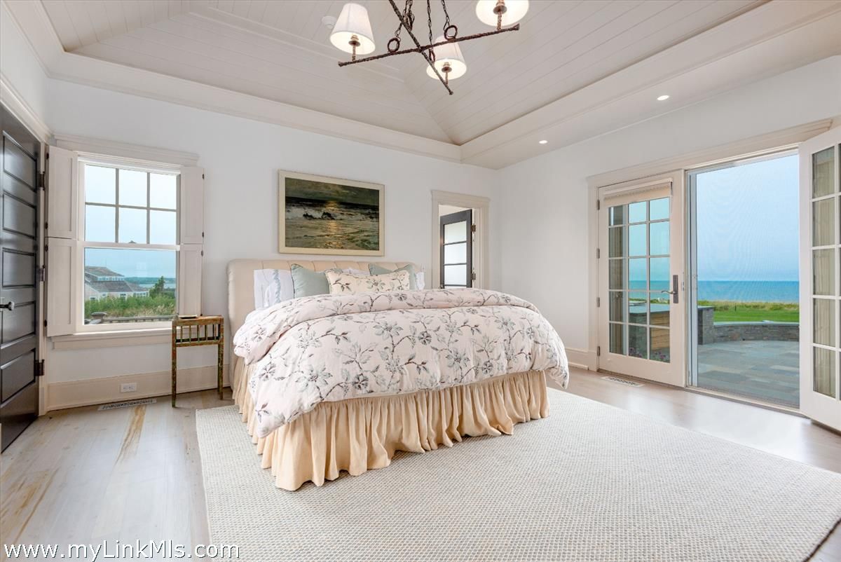 Bedroom, Interior, Recessed Lighting, Water, Wood Texture Flooring