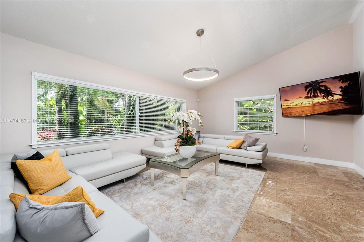 Interior, Living room, Pendant Lights