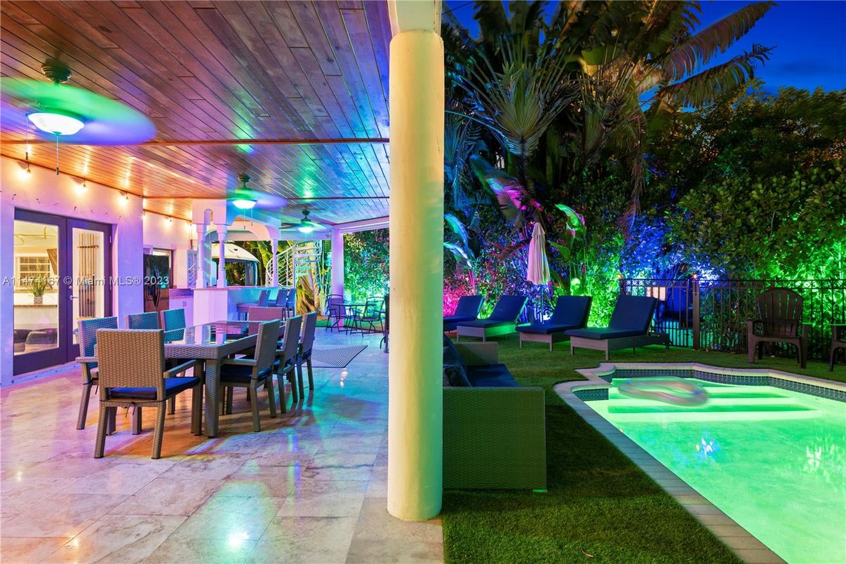 Exterior, Pool