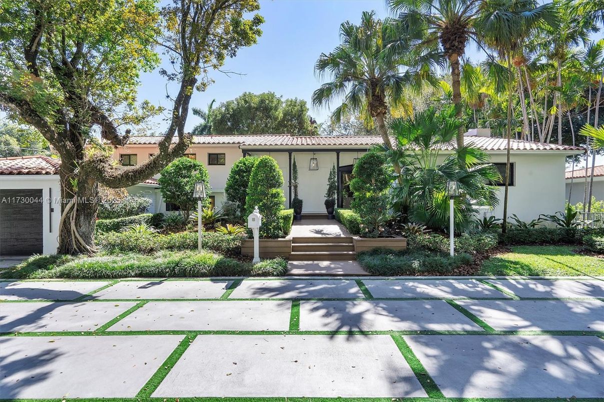 Attached, Exterior, Facade, Spanish Mediterranean