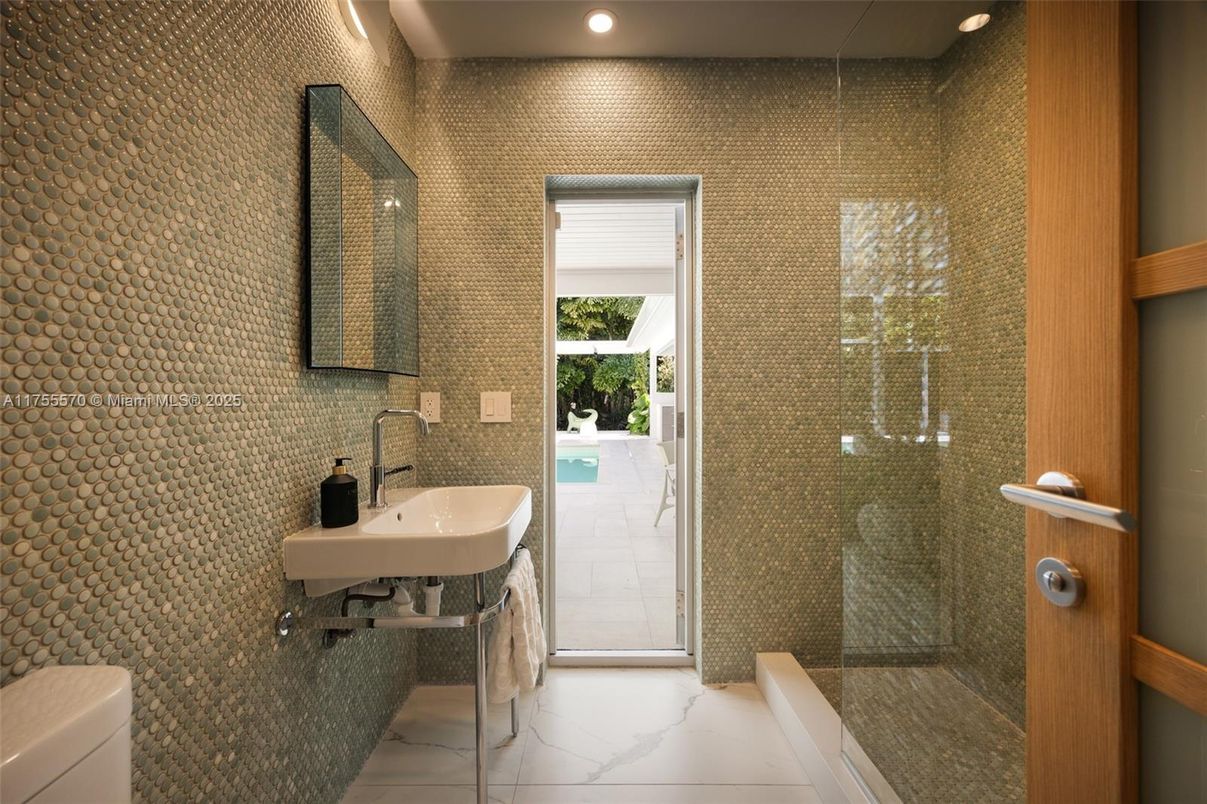 Bathroom, Interior, Marble, Recessed Lighting