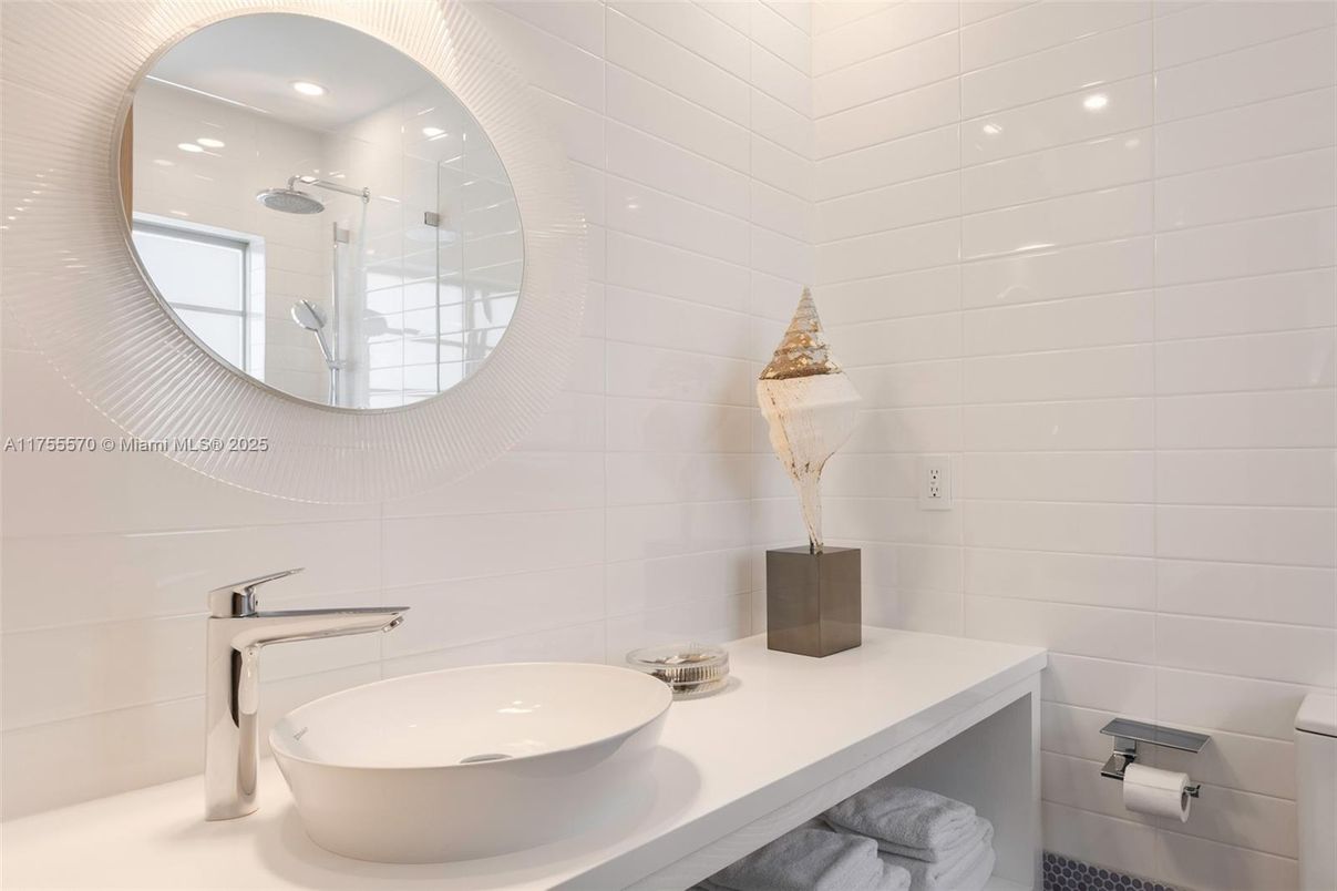 Bathroom, Interior, Recessed Lighting