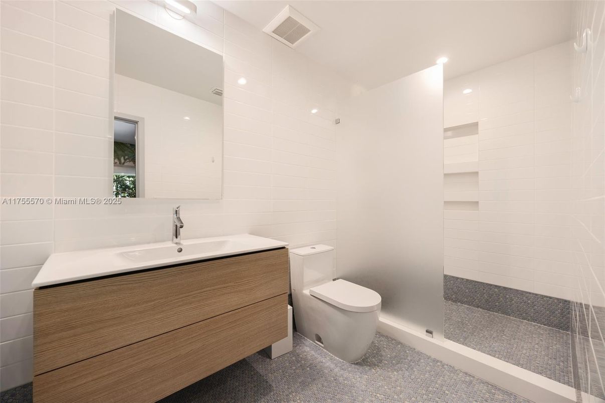 Bathroom, Interior, Recessed Lighting