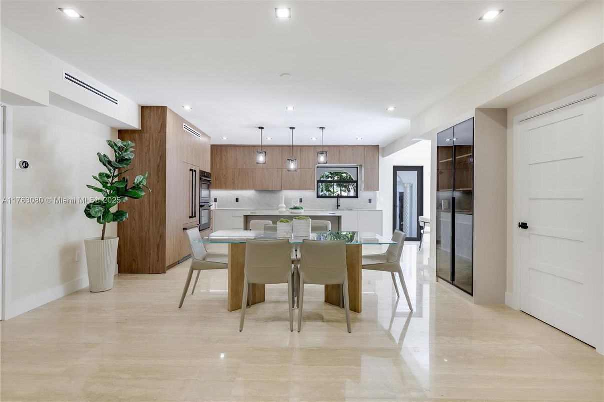 Dining room, Interior, Kitchen, Pendant Lights, Recessed Lighting, Stainless Steel Appliances