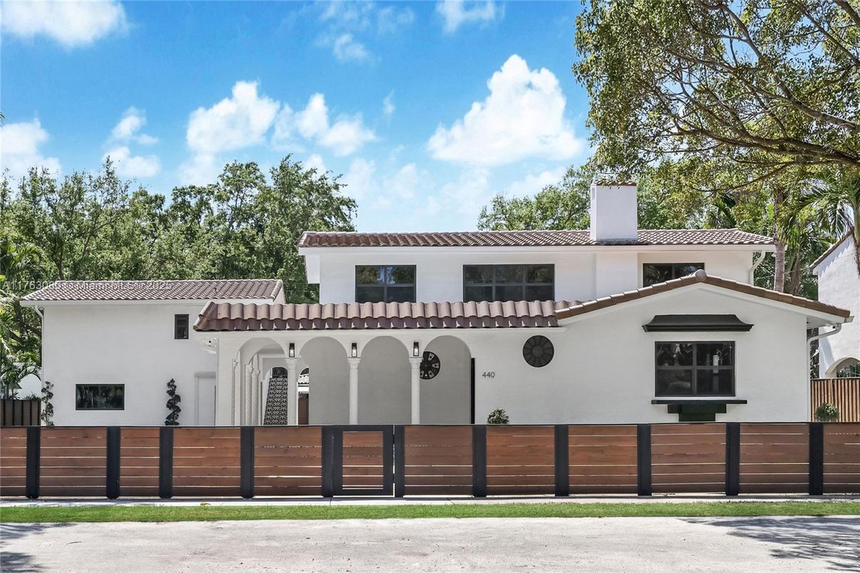 Exterior, Facade, Spanish Mediterranean