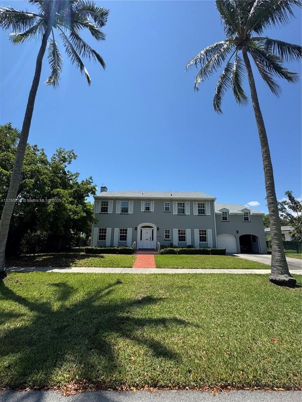 Backyard, Exterior, Facade, Georgian