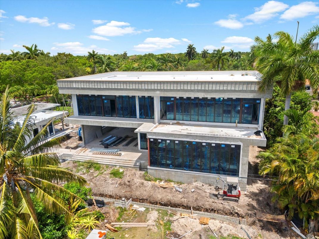 Exterior, Facade, Modern