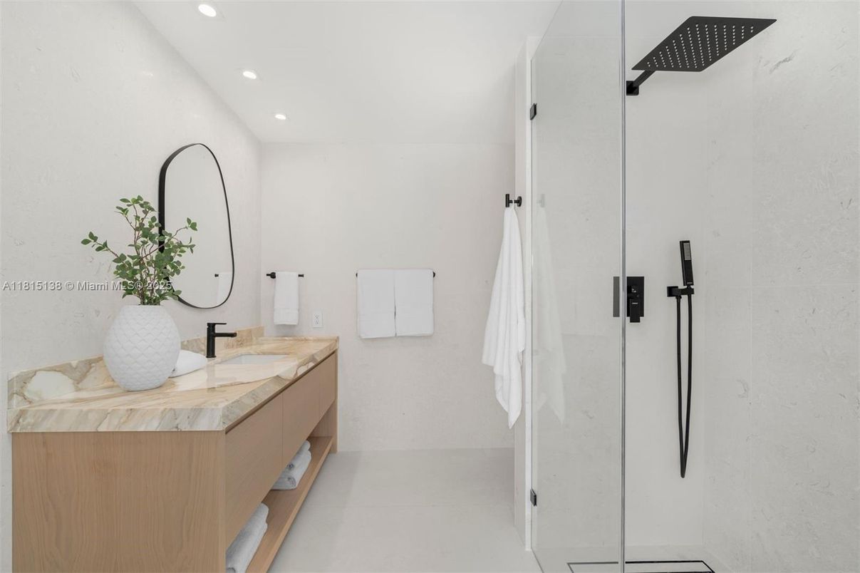 Bathroom, Interior, Recessed Lighting