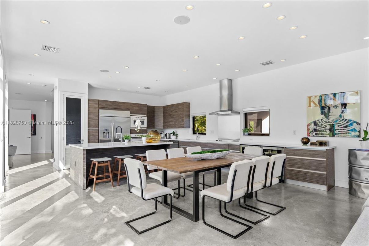 Dining room, Interior, Kitchen, Recessed Lighting, Stainless Steel Appliances