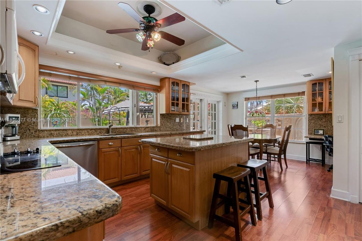 Dining room, Interior, Kitchen, Pendant Lights, Recessed Lighting, Wood Texture Flooring