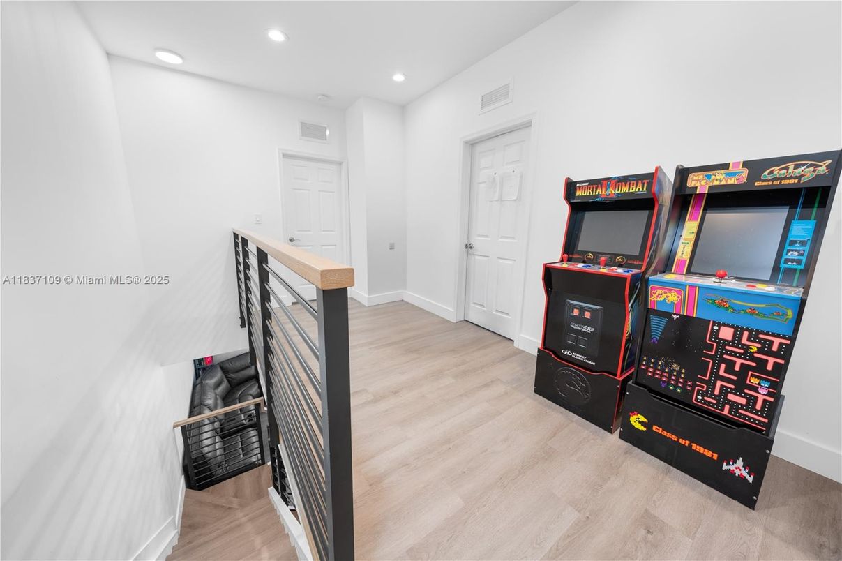 Interior, Recessed Lighting, Wood Texture Flooring