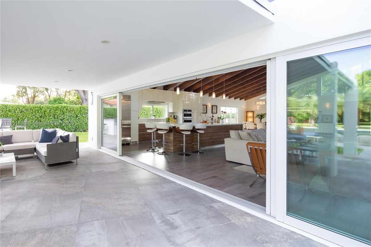 Interior, Living room, Pendant Lights, Recessed Lighting