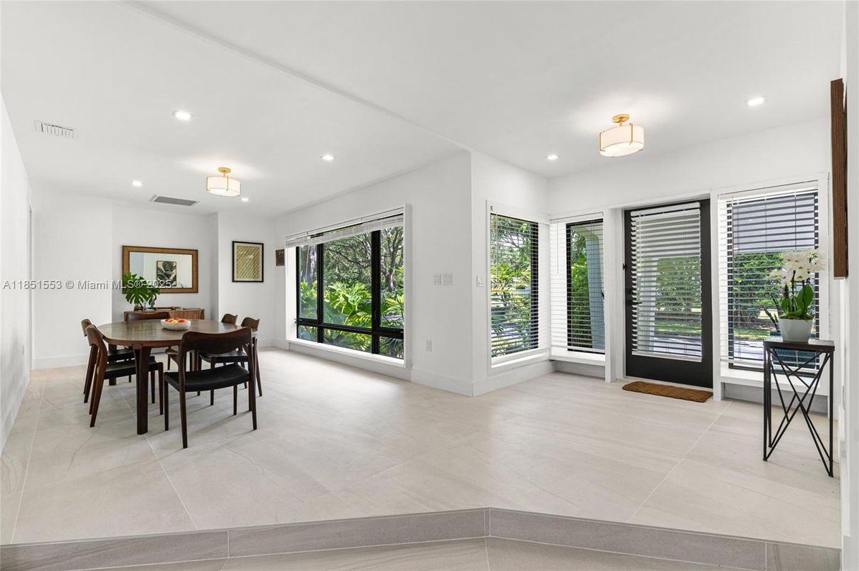 Dining room, Interior, Recessed Lighting