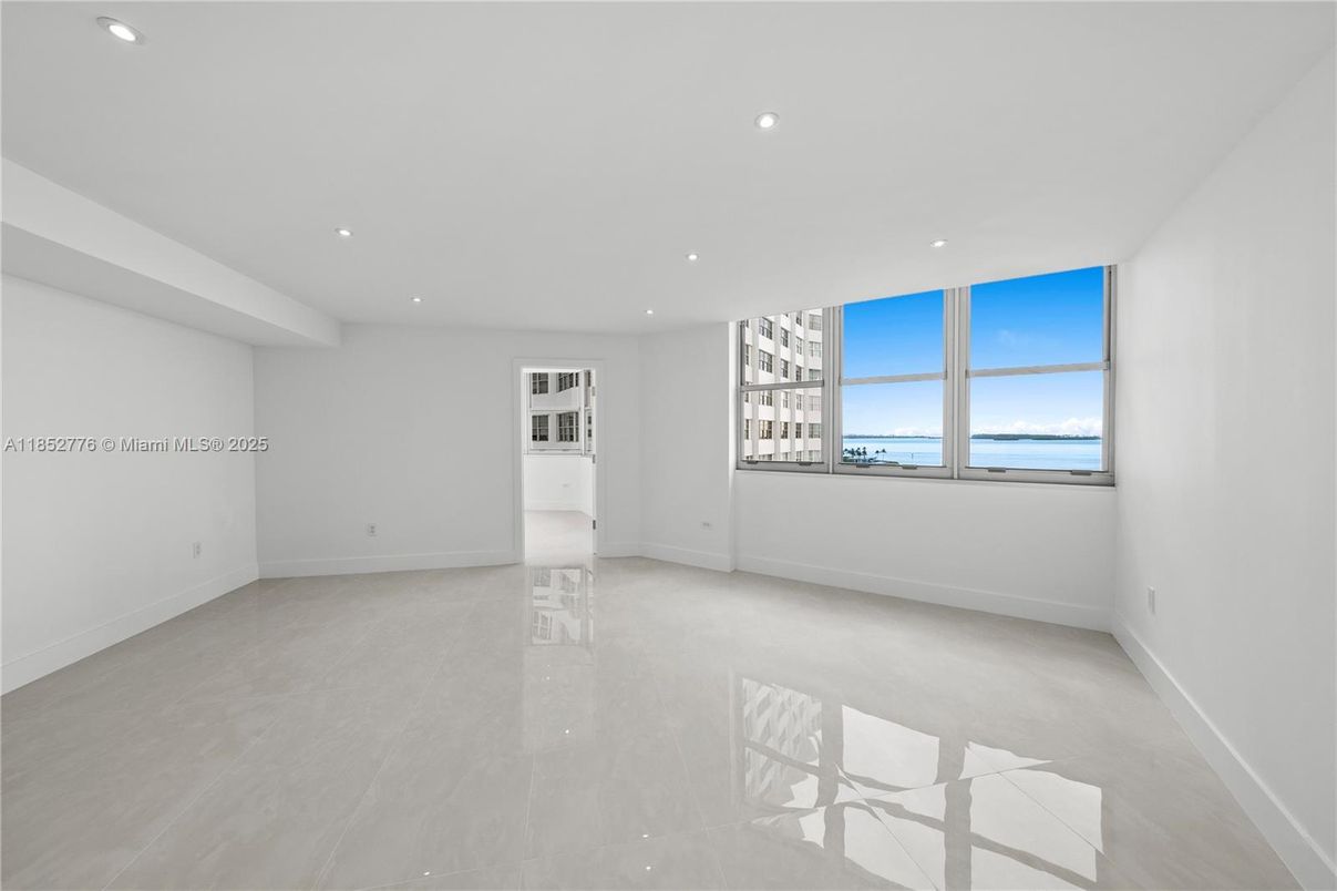 Empty room, Interior, Recessed Lighting, Water