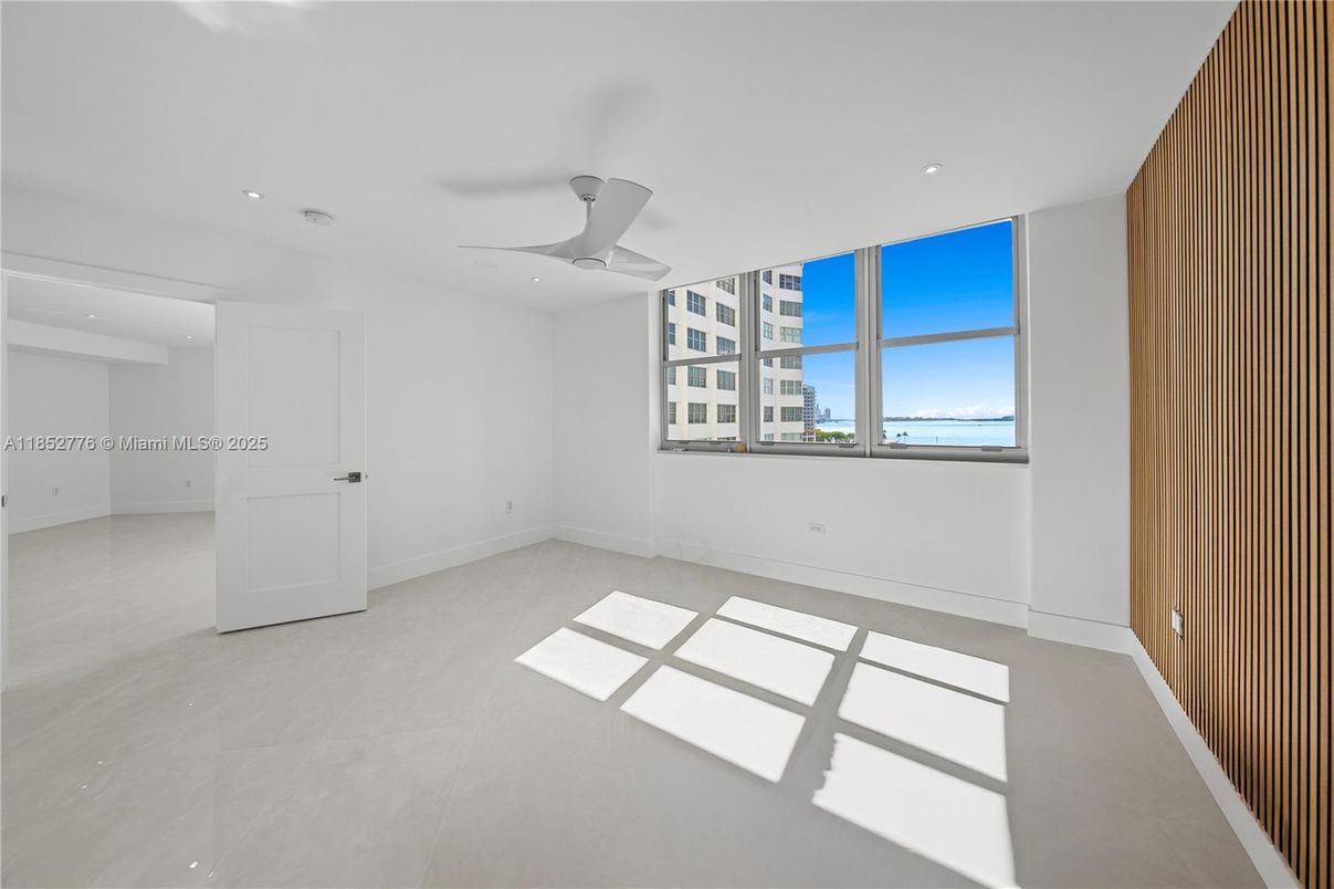 Empty room, Interior, Recessed Lighting, Water