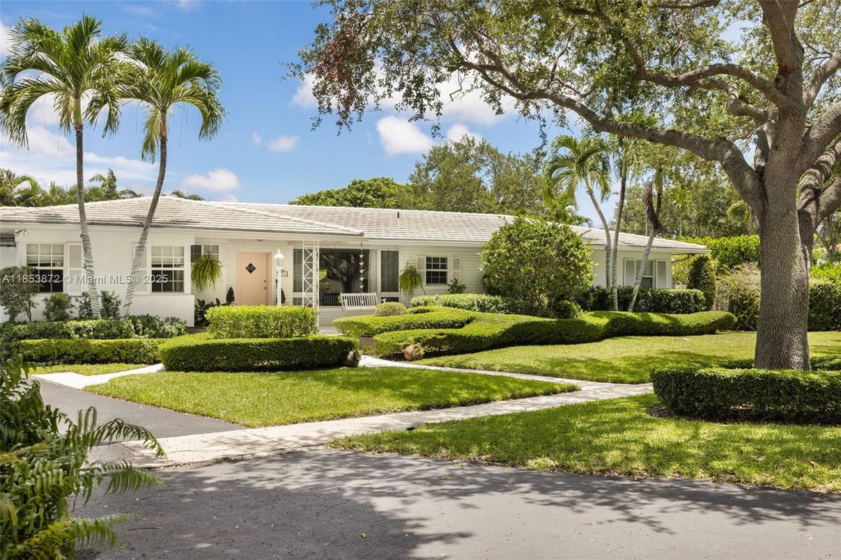 Backyard, Exterior, Facade, Ranch