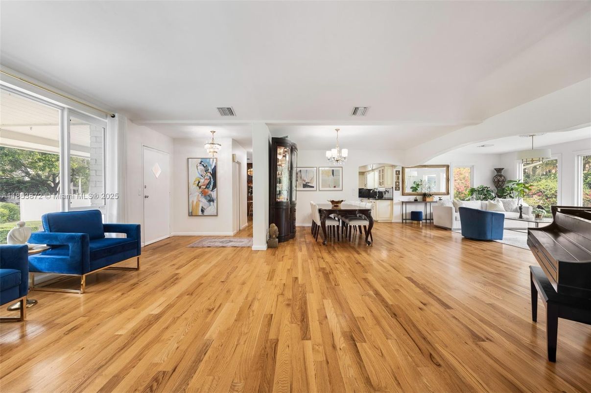 Chandelier, Dining room, Interior, Living room, Pendant Lights, Wood Texture Flooring