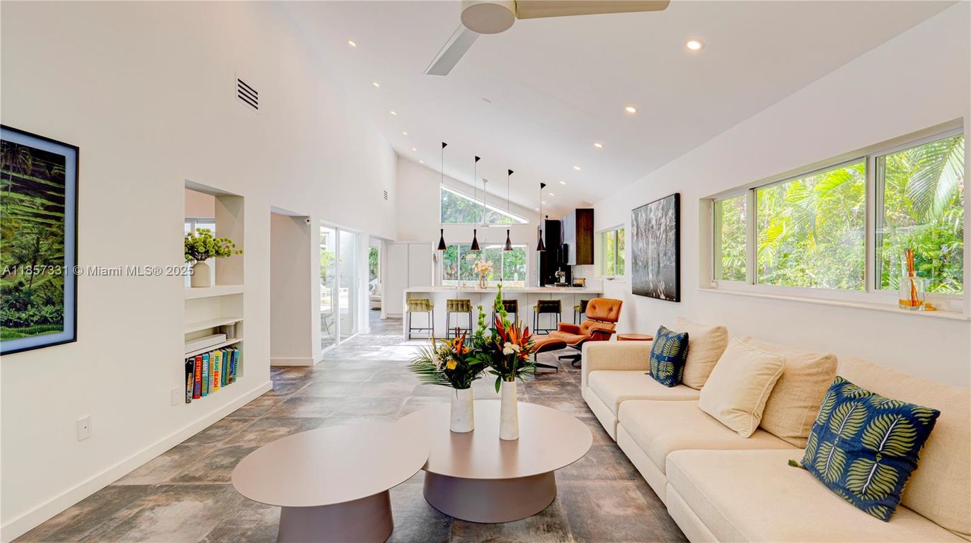 Interior, Living room, Pendant Lights, Recessed Lighting