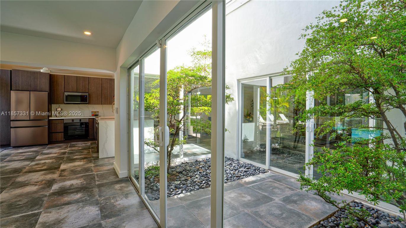 Interior, Kitchen, Recessed Lighting, Sun Room