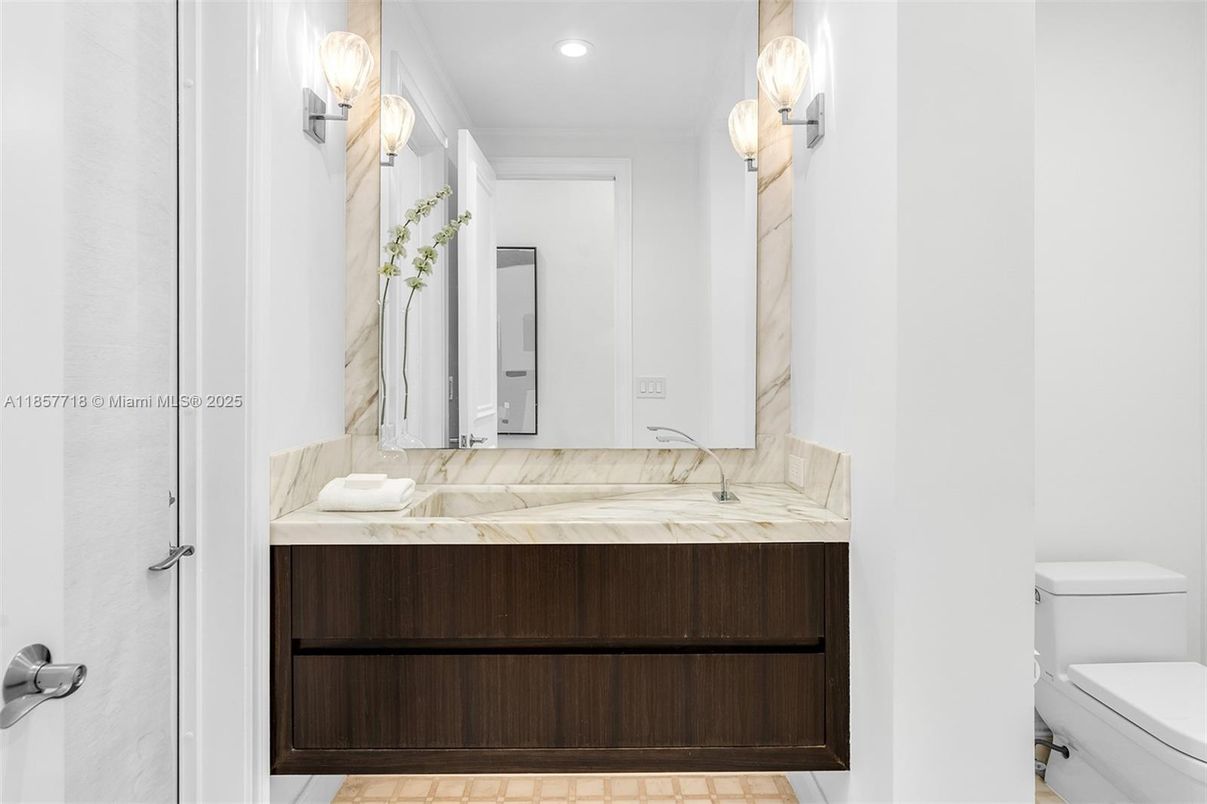 Bathroom, Interior, Recessed Lighting