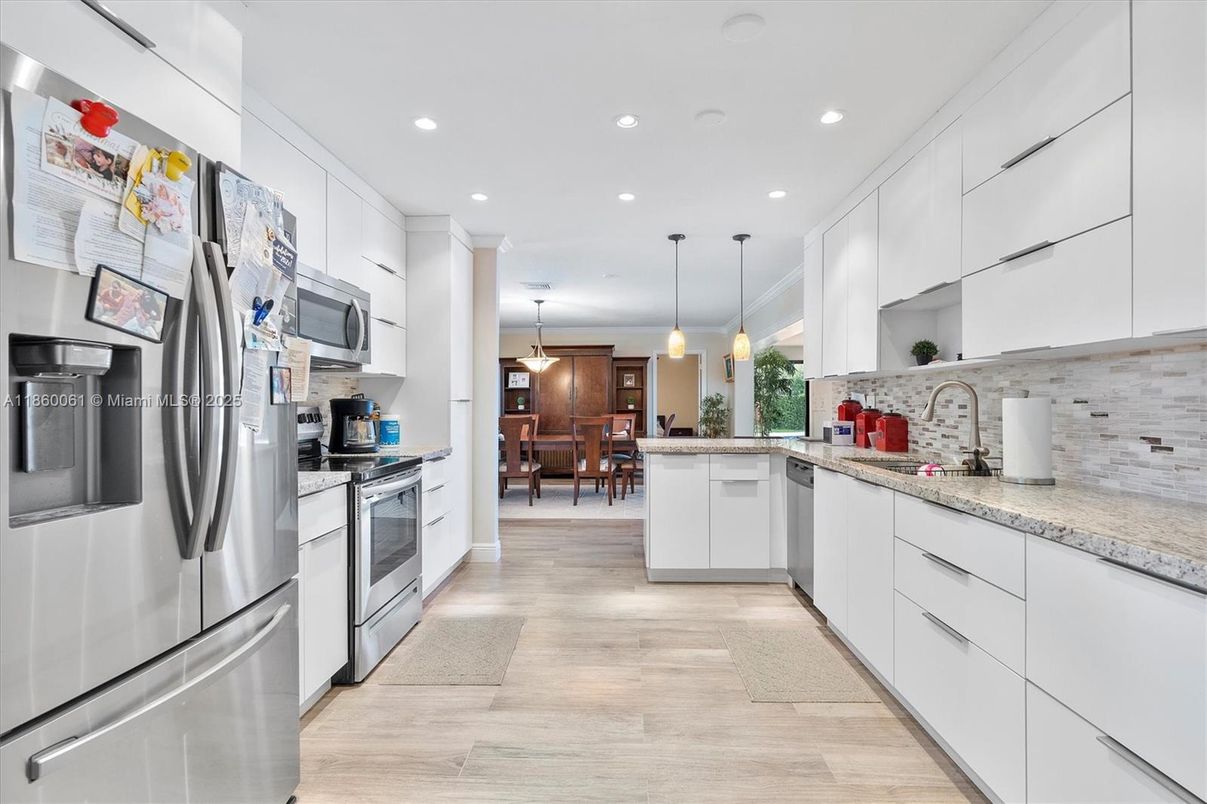 Dining room, Interior, Kitchen, Pendant Lights, Recessed Lighting, Stainless Steel Appliances, Wood Texture Flooring