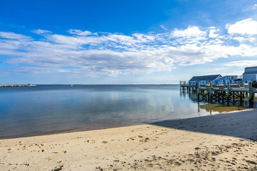 Exterior, Lake