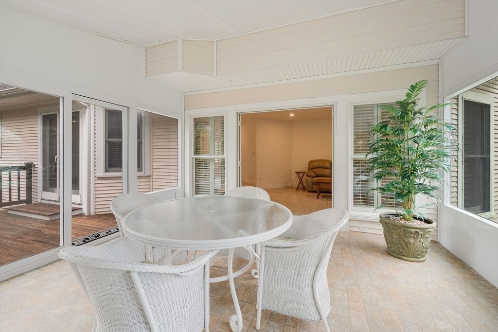 Dining room, Interior, Recessed Lighting