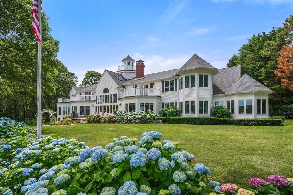Backyard, Exterior, Facade, Queen Anne Victorian