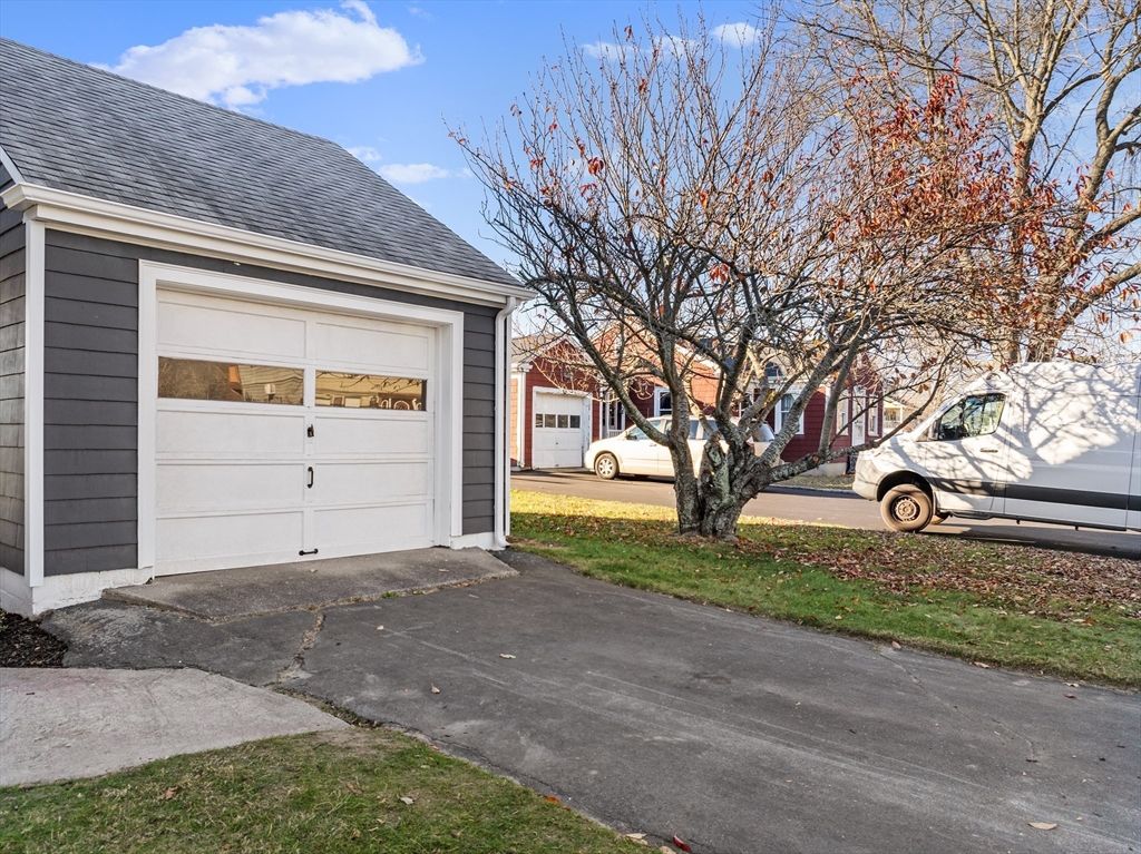 Detached Garage, Exterior