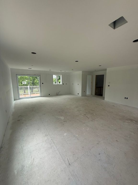 Empty room, Interior