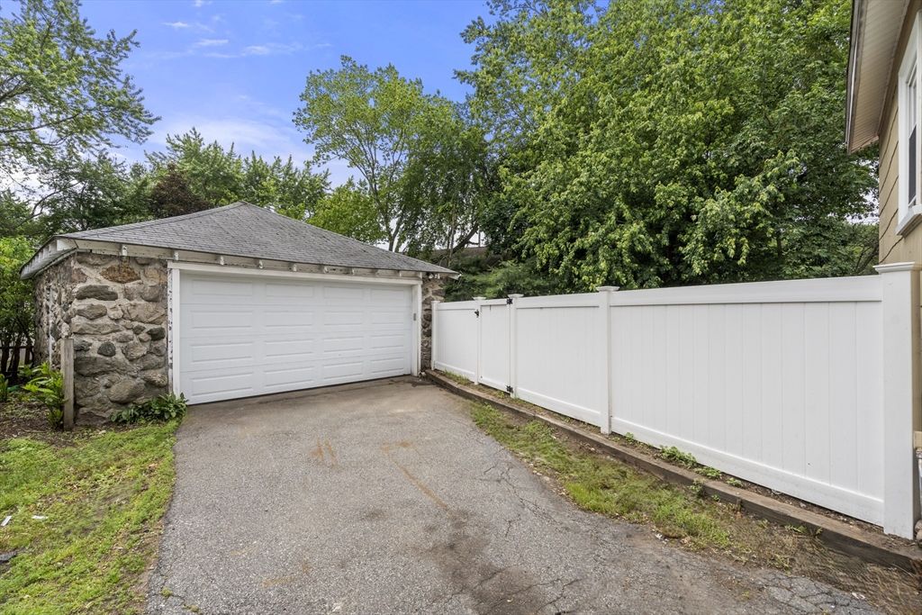 Detached Garage, Exterior