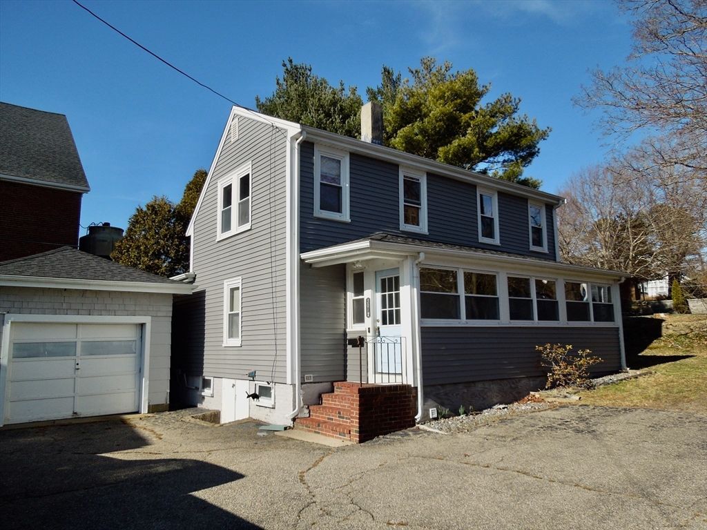 Attached, Exterior, Facade, Rowhouse