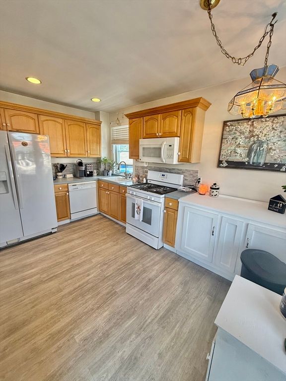 Interior, Kitchen, Recessed Lighting, Wood Texture Flooring