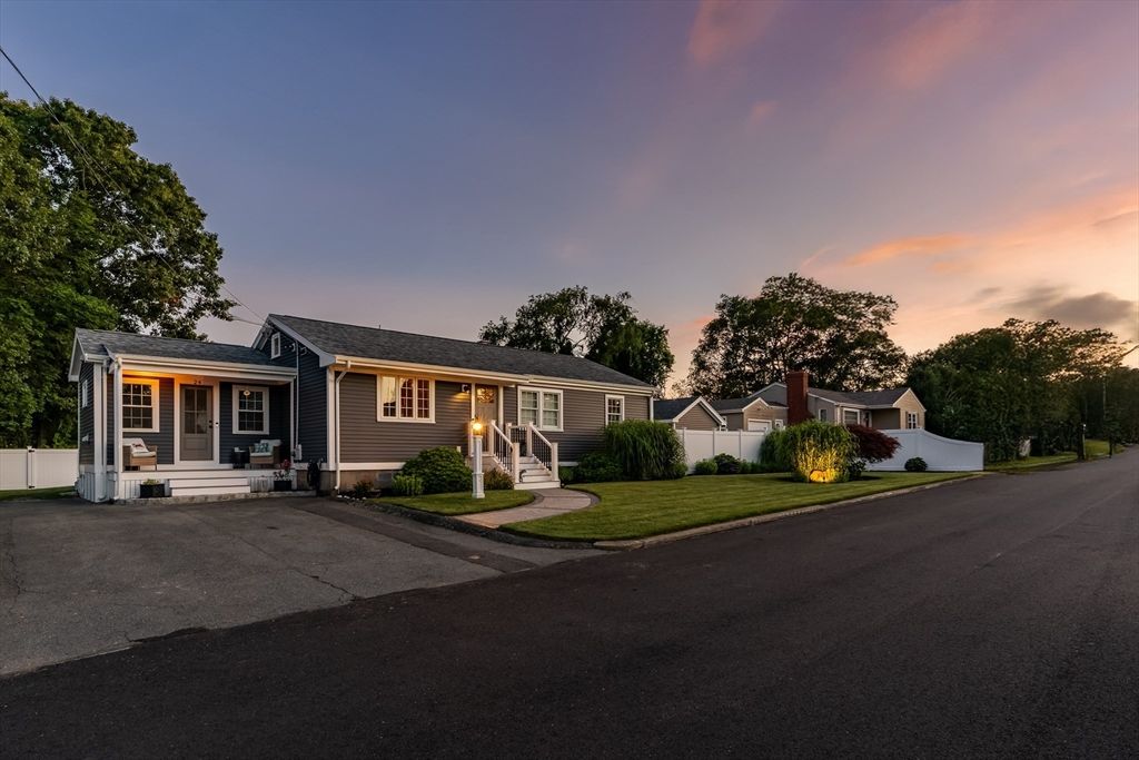 Backyard, Exterior, Facade, Cape Cod