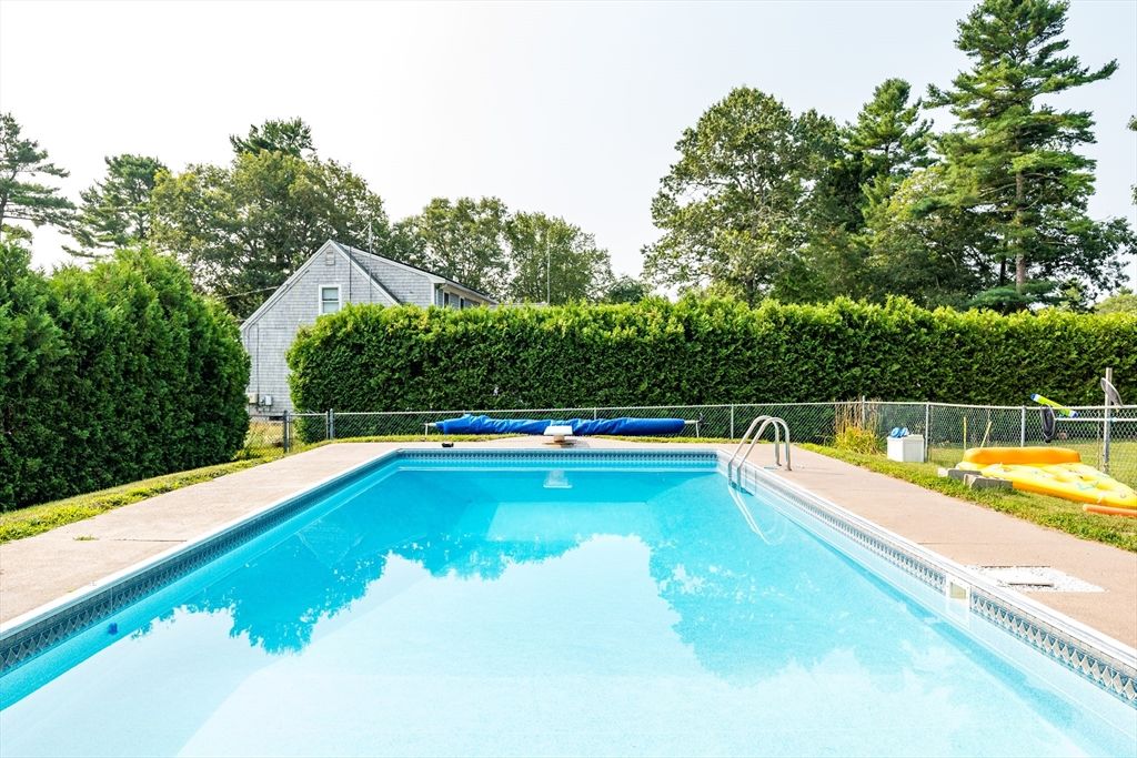 Exterior, Pool