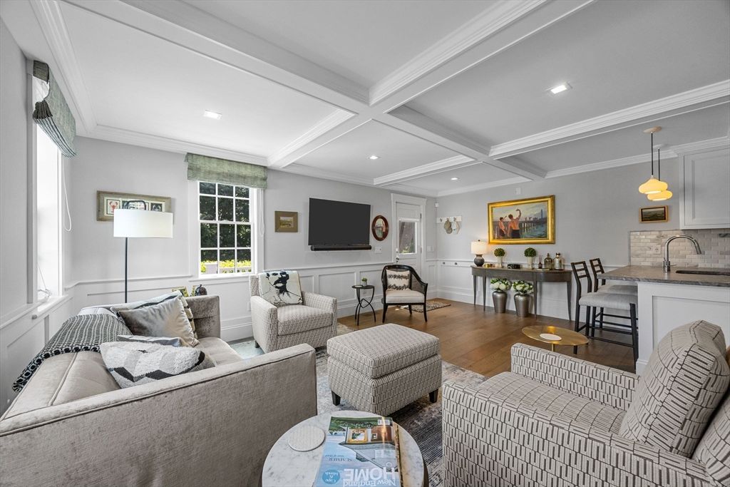 Dining room, Interior, Living room, Pendant Lights, Recessed Lighting, Wood Texture Flooring