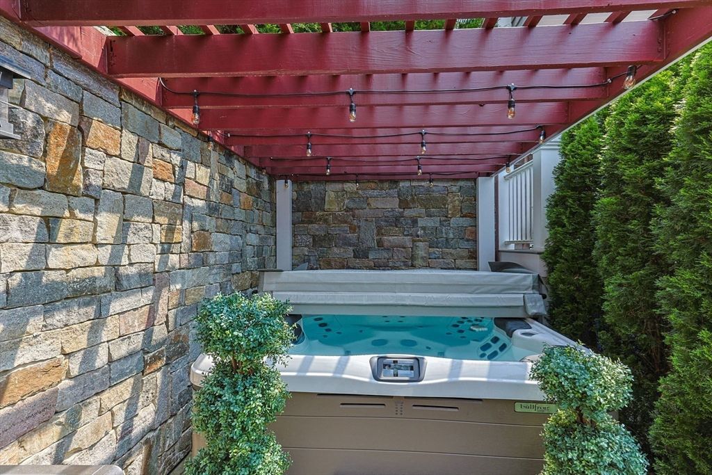Exterior, Hot Tub