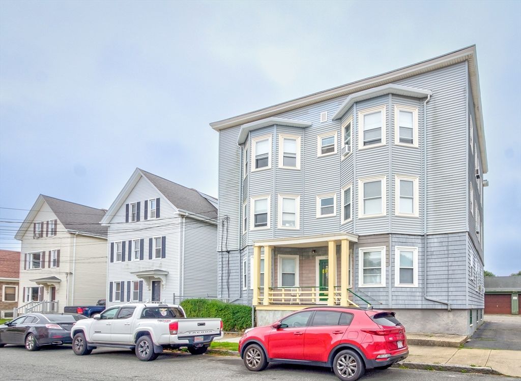 Exterior, Facade, Queen Anne Victorian