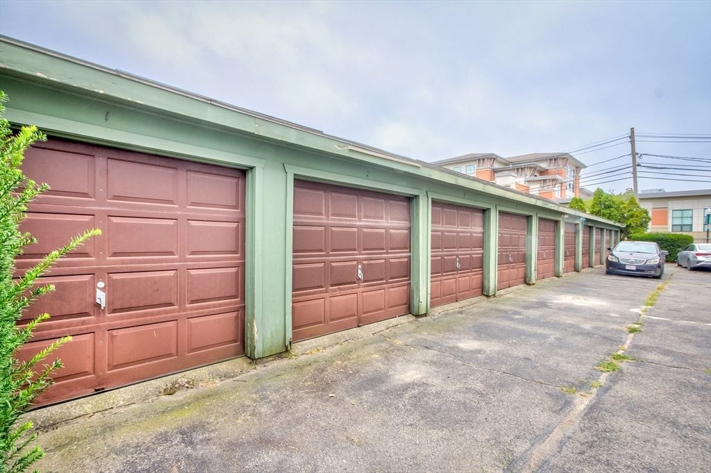 Detached Garage, Exterior