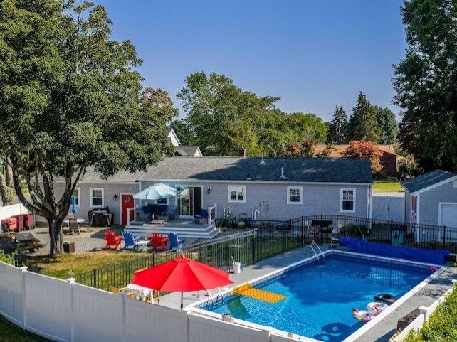 Exterior, Pool