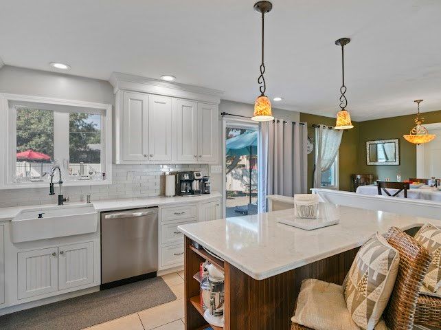 Dining room, Interior, Kitchen, Pendant Lights, Recessed Lighting, Stainless Steel Appliances