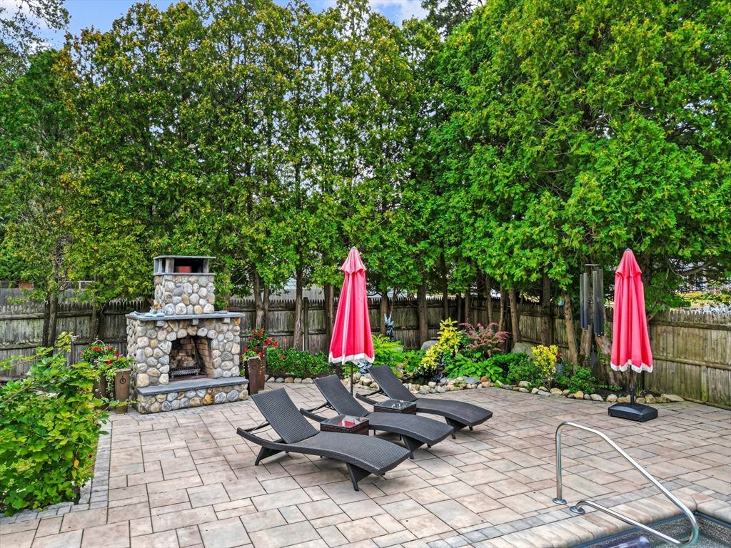 Exterior, Fireplace